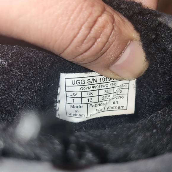 UGG CLASSIC WEATHER SHORT BLACK WATERPROOF GIRLS SIZE 1 BOOTS - Picture 6 of 7